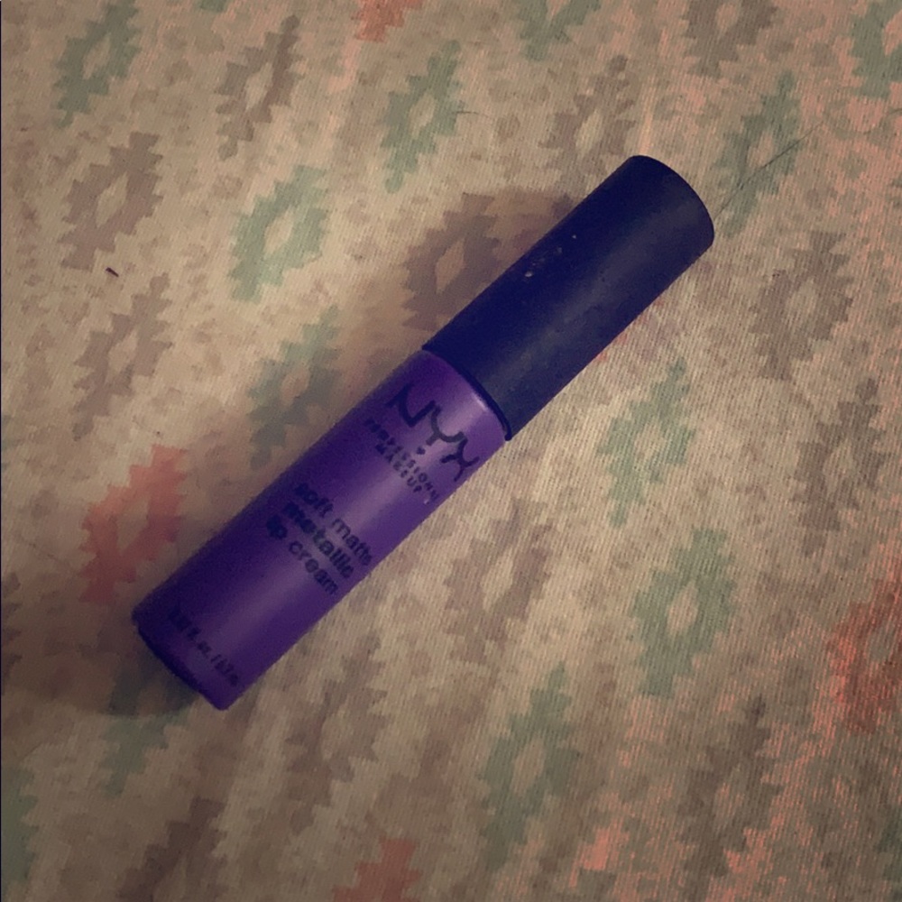 NYX soft metallic lipstick